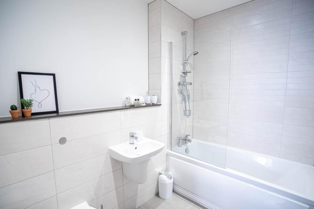 Luxury Apartments Available Next To Train Station - The Wallgate Apartments Wigan - Free Parking Kültér fotó